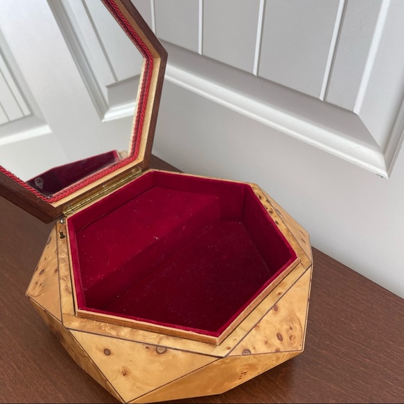 Traditional Italian Reuge Octagonal - Picture 10 of 11